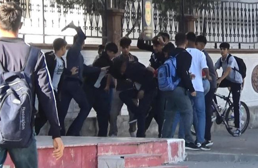 Diyarbakır'da kız meselesi ortalığı karıştırdı! 2 okul birbirine girdi