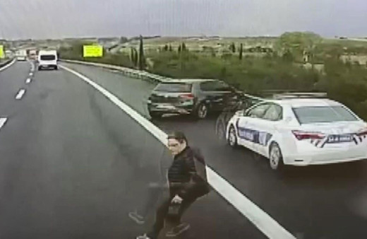 Büyükçekmece TEM'de hafriyat kamyonu çarpan doktorun ölüm anı araç kamerasınca kaydedildi