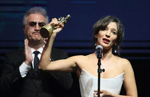 Nihal Yalçın'dan Tamer Karadağlı taklidi