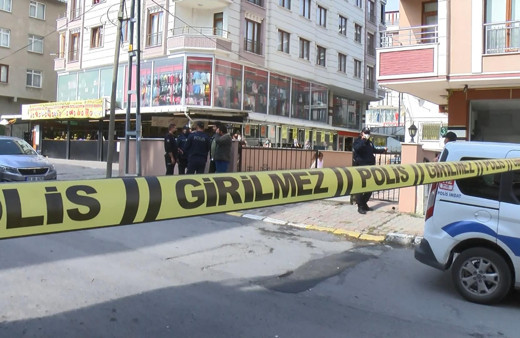 İstanbul Beylikdüzü'nde kıskançlık krizine giren koca eşini öldürüp başında bekledi
