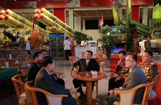 Kim Joung-Un füzelerle fotoğraf çektirip dünyayı diken üstüne oturttu! 'Yenilmez bir askeri güç kuracağım'