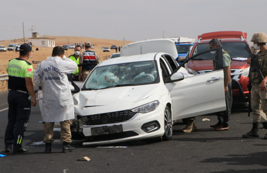 Şanlıurfa'da baba ve oğlu otomobilde silahlı saldırıya uğradı