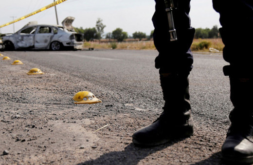 Meksika'da iki rakip çete saatlerce çatıştı 20 kişi öldü