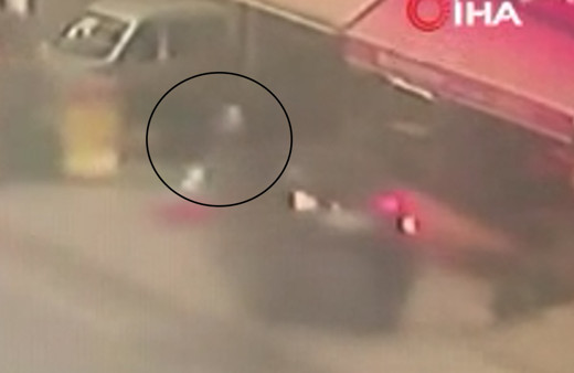 İstanbul'da market dönüşü az kalsın canından oluyordu! Feci kaza kamerada