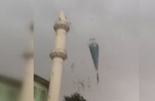 Nazilli'de fırtına minareyi böyle yıktı insanlar kaçacak yer aradı