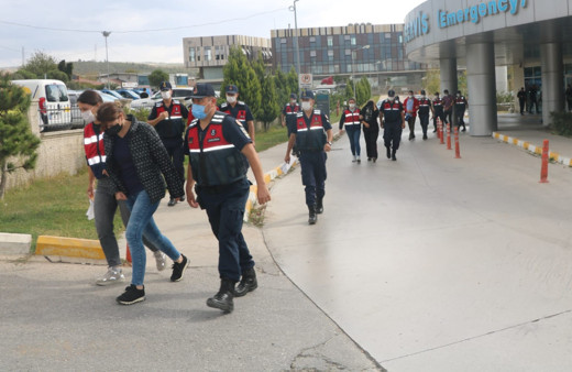 İzmir'de yeşil reçete şebekesine yönelik operasyonda 26 kişi gözaltına alındı