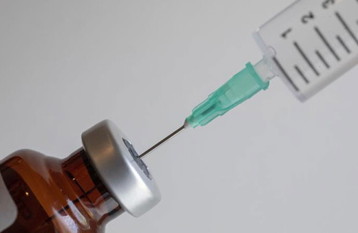 Moderna aşısının üçüncü dozuna ilk onay! Doz düşürülecek