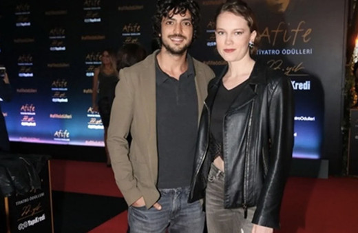 Ece Çeşmioğlu kaç yaşında kiminle evli eşi Taner Ölmez kimdir?