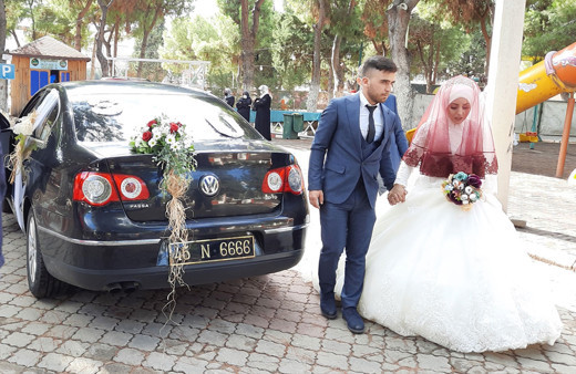 Turgutlu Belediye Başkanının makam aracı şehit kardeşinin gelin arabası oldu