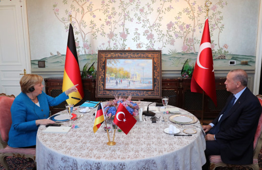 Cumhurbaşkanı Erdoğan'dan Merkel'e veda hediyesi