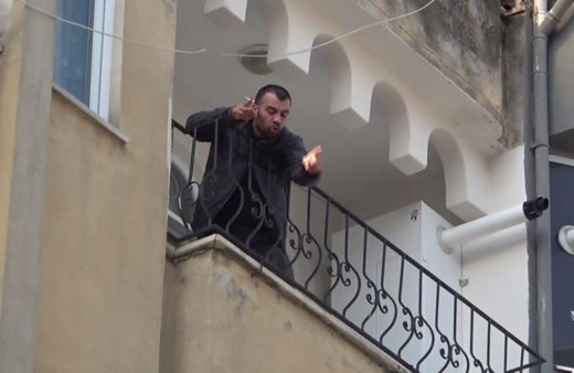 Kedisi öldü veterineri dövdü cezaevi de gördüm