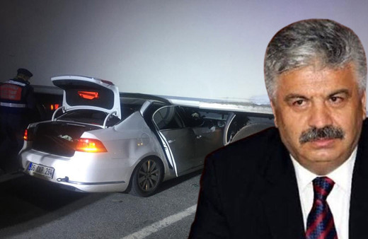 Emekli Emniyet Müdürü ve oğlu trafik kazasında yaşamını yitirdi