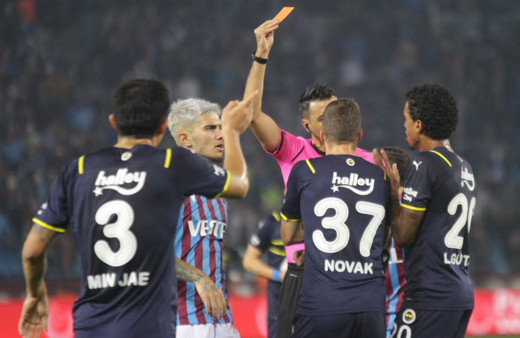 Fenerbahçeli Kim Min-jae'nin kırmızı kart gördüğü pozisyon tartışmalara neden oldu