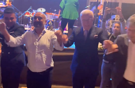 İsmail Saymaz ve Ertuğrul Özkök fena coştu! İsmail Küçükkaya görüntüledi