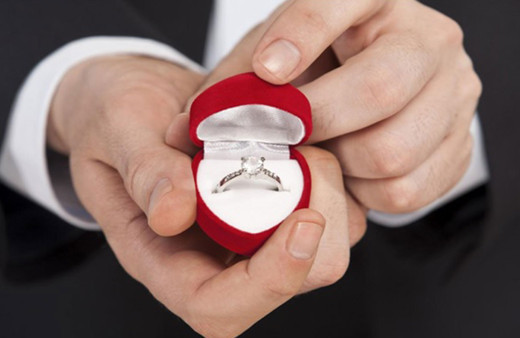 Evlilik teklif edecek damat adaylarına kötü haber! Dolardaki artış pırlanta fiyatlarına yansıdı