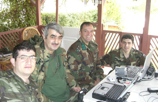 Özdemir Bayraktar ve oğullarıyla olan fotoğrafın sırrı! Şehit yarbaya söz vermiş!