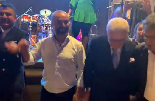 İsmail Saymaz ve Ertuğrul Özkök'ün Kürtçe şarkıda halayını Cüneyt Özdemir ti'ye aldı