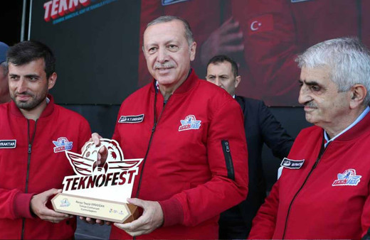 Özdemir Bayraktar'ın anlattığı Selçuk Bayraktar anısı: Çocuğu Amerika’dan kurtardım