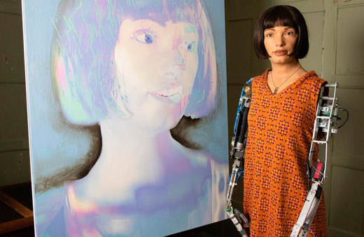 Mısır'da gözaltına alınan ressam robot Ai-Da'nın gözlerini oymak istediler