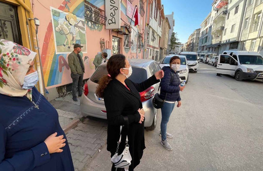 Eskişehir'de içinde çocuklar varken servis şoförü ve otomobil sürücüsü arasında silahlı kavga! 1 kişi vuruldu