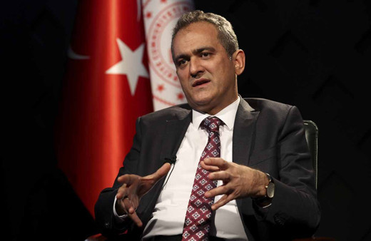 Bakan Özer'den öğretmenlere mesaj: Yeni özlük haklarına kavuşmuş olacaklar