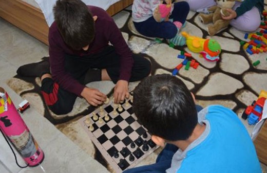 Bakan Derya Yanık duyurdu! 12 yaş üstü erkek çocuğu olan şiddet mağduru kadınlara daire hizmeti