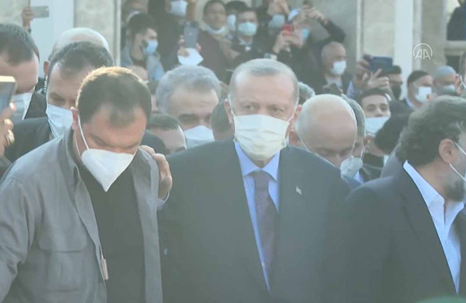 Cumhurbaşkanı Erdoğan cuma namazını Taksim Camisi'nde kıldı Fatiha Suresi ile mesaj verdi