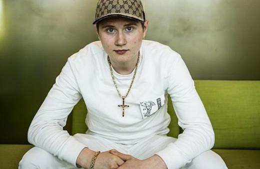 Ünlü rapçi Einar evinin önünde silahlı saldırıya uğradı hayatını kaybetti!