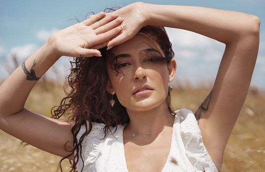 Melek Mosso aslen nereli kaç yaşında gerçek soyadı nedir?