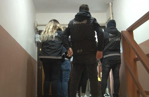 İstanbul'da uyuşturucu tacirlerine operasyon! Adresler didik didik arandı