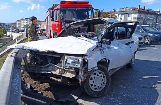 Büyükçekmece’de korkutan kaza! Araçta can pazarı