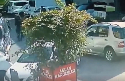 Sultangazi'de dehşet! Ekspertiz raporu için aracını getirdiği iş yeri sahibiyle çalışanını bıçakladı