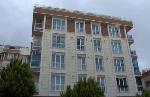 Beylikdüzü'nde emekli polis karısını ve kızını silahla yaralandıktan sonra intihar etti