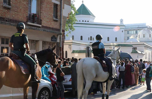 Fransa'da merakla beklenen emeklilik reformu onaylandı