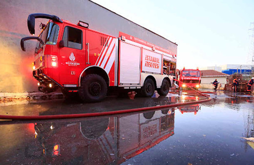 Büyükada'da 4 katlı tarihi otelde yangın paniği