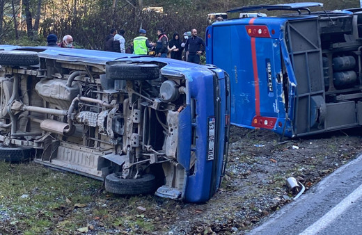 Rize'de kamyonete çarpan cezaevi aracı devrildi: Çok sayıda yaralı var