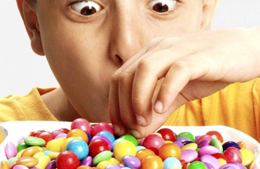 İspanya'da 16 yaş altına yönelik şekerli ürün reklamı yasaklanıyor