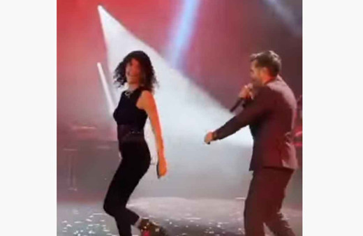 Kenan Doğulu konserinde Beren Saat dansı düşman çatlattı! Sahneye fırladı!