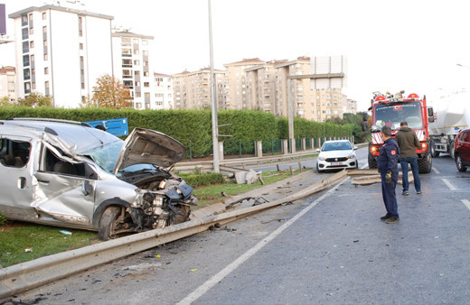 Ümraniye'deki trafik kazasında 4 kişi yaralandı
