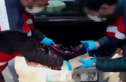 İstanbul Esenyurt'ta 15 kilo eroini kadın elbiselerinin astarlarına gizlemişler