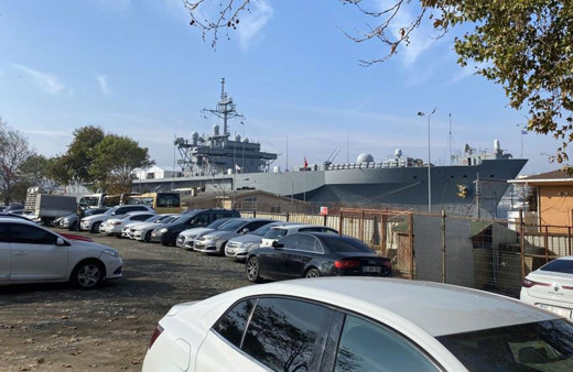 Rusları kızdıran ABD savaş gemisi Sarayburnu açıklarında bekliyor