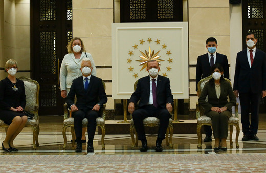 Cumhurbaşkanı Erdoğan'ın sağlığıyla ilgili manipülasyona cevap! Büyükelçileri böyle karşıladı