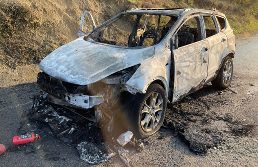 15 gün önce aldığı otomobil gözünün önünde alev alev yandı