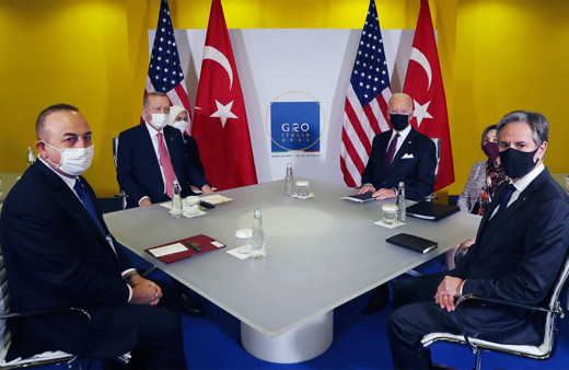 Emin Çölaşan G-20'deki bu görüntüyü sindiremedi: Beyaz türbanlı bir kadın