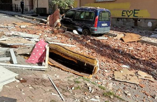 Sultangazi'de binada patlama oldu! 2 yaralı var