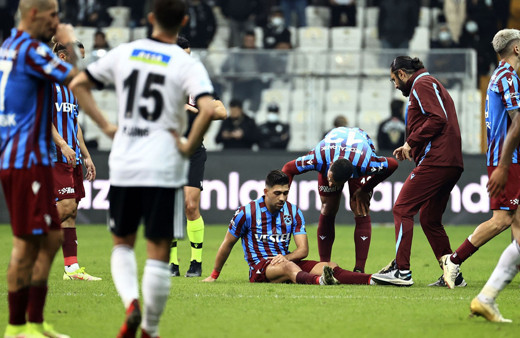 Beşiktaş maçında sakatlanan yıldız futbolcu oyuna devam edemedi