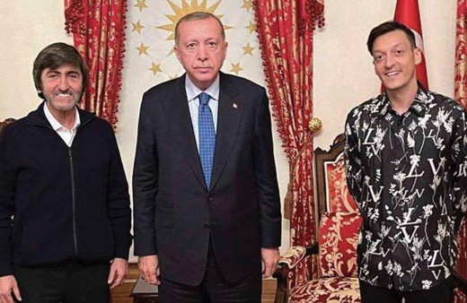 Mesut Özil ve Rıdvan Dilmen Cumhurbaşkanı Erdoğan ile bir araya geldi