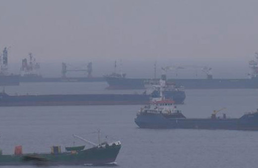 Boğaz girişinde gemilerin milyonlarca dolarlık sis bekleyişi