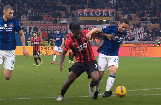 Hakan Çalhanoğlu Milano derbisi sonrası spor basınının gündeminde