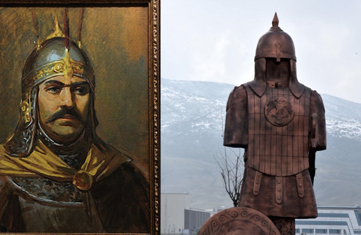 Sultan Alparslan eşleri kaç tane ilk eşi Akça Hatun'dan kaç çocuğu var?